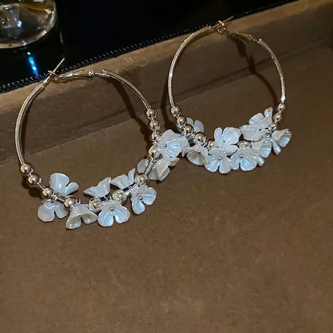 Orecchini A Cerchio Con Fiori In Acrilico Ciondoli Floreali Bianchi Metallo Argentato Gioielli Con Perno In Argento Sterling 925