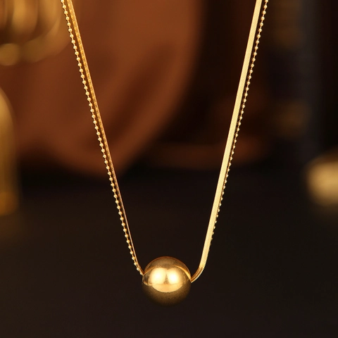 Minimalistische Vergulde Titaniumstaal Dubbellaagse Halsketting Voor Vrouwen Gepolijste Bal Hanger Slangenketting Elegante Sieraden Gift