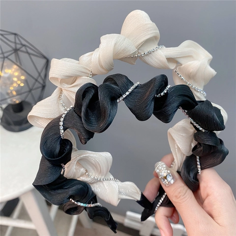 Elegantes Plissiertes Satin Stirnband Mit Strasskette Gedrehtes Rüschen Haarreif Für Frauen Mädchen Süßes Modeaccessoire
