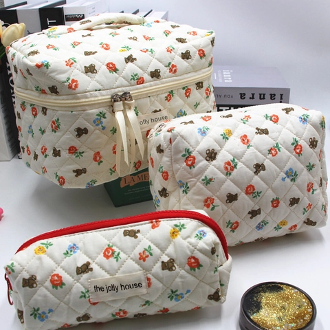 Quilted Floral Bear Cosmetic Bag Large Capacity Portable Travel Toiletry Bag Cute Storage Pouch Makeup Bag Organizer
