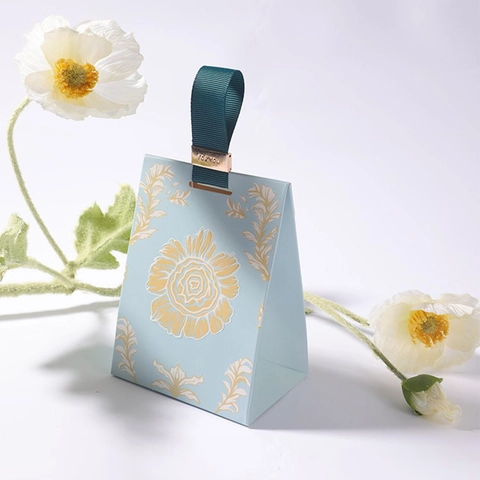 French Style Wedding Candy Boxes Elegant Floral Pattern Paper Gift Bags With Ribbon Handle And Metal Clip Party Favors