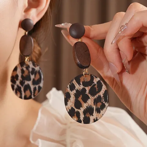 Orecchini Pendenti Leopardati Retro Con Perle In Legno Acrilico E Perno In Argento Per Donna