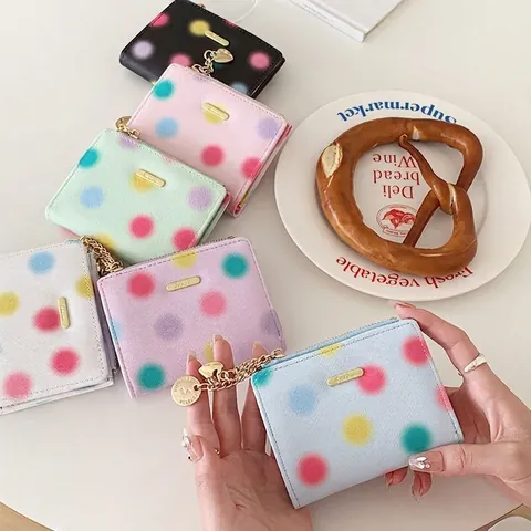 Petit Portefeuille Bifold Pour Femmes Cuir PU Motif À Pois Colorés Poche Monnaie Zippée Pendentif Coeur Style Coréen