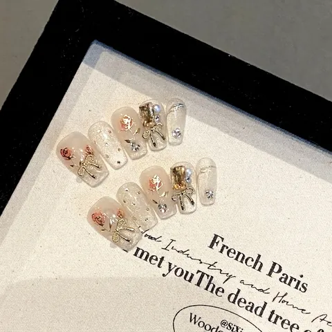 Handmade French Rose Cat Eye Press-on Nails Elegant Short Coffin UV Gel False Nails With Rhinestone Artificial Pearl Alloy Bow For Women
