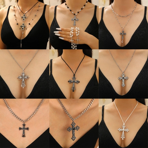 Collana con Pendente a Croce Gothic Punk in Lega di Zinco Gioielli Halloween Retrò per Uomo Donna Collana con Strass Perla Artificiale