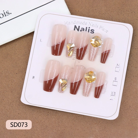 Handgemachte Press On Nails Sargform Schräge Französische Burgund Nude Glitzer Mit Strass Herz 3D Dekoration Für Frauen