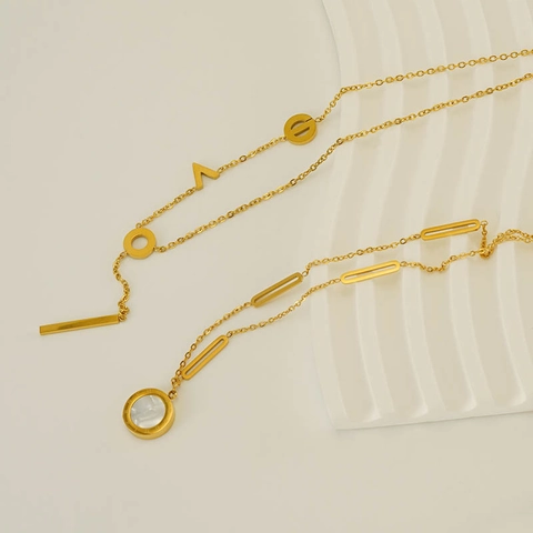 Collar Asimétrico Acero Inoxidable Chapado Oro 18K Letra LOVE Concha Redonda Número Romano Colgante Barra Joyas Moda Mujer