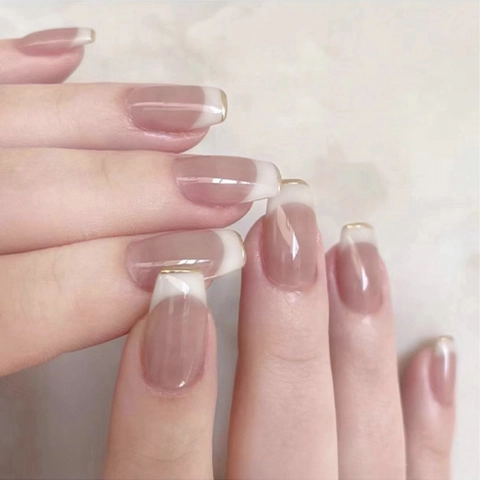 Unghie Finte French Tip Bianche Lunghe Forma Coffin Ballerina Bordo Dorato ABS Lucido Base Rosa Nude Per Donne