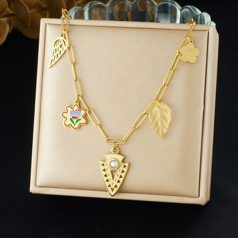 Collar De Acero Inoxidable Chapado En Oro Con Varios Dijes Flor De Esmalte Ala Flecha Perla Artificial Cadena De Clip Joyería