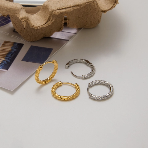 Orecchini A Cerchio Con Texture Martellata Acciaio Inossidabile Placcato Oro 14K Geometrici Tondi Leggeri Donna