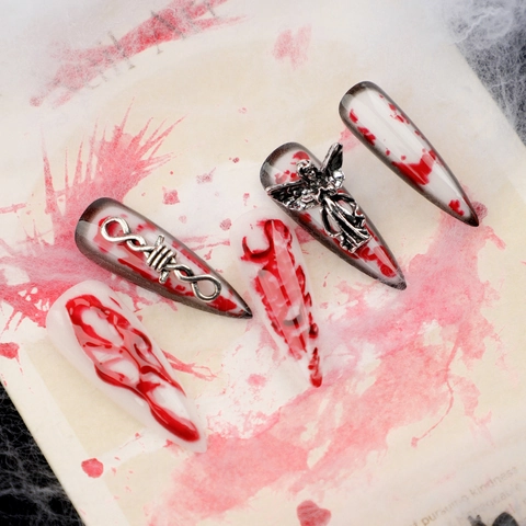 Halloween Extra Lange Stiletto Kunstnagels Met 3D Metalen Bedeltjes Bloedspatten Gothic Horror Stijl Voor Vrouwen