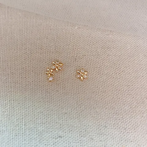 Orecchini a Bottone a Fiore Asimmetrici per Donna Semplici Piccoli Orecchini in Rame con Strass Squisiti Accessori Quotidiani