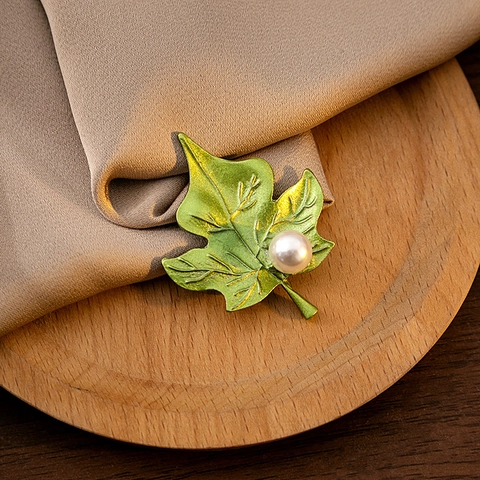 Squisita Spilla a Foglia Verde con Perla Artificiale in Lega e Strass Pianta Floreale Corsage Spilla per Abito da Donna Gioielli