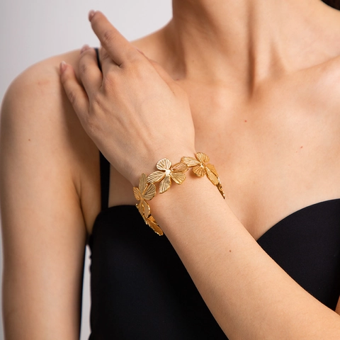 Bracelet Jonc Acier Inoxydable Plaqué Or 18K Design Fleur Creuse Style Rétro Français Bijoux Pour Femmes Élégant