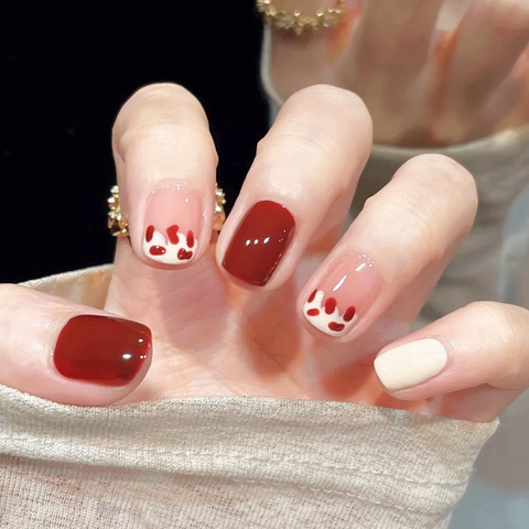 Uñas Postizas Con Estampado De Vaca Roja Cortas Cuadradas Dulces Estilo Manicura Artificial De ABS Para Mujeres
