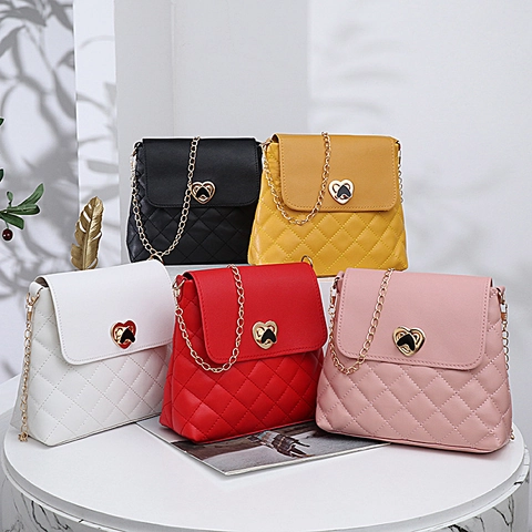 Quilted Crossbody Bag PU Leather Heart Lock Gold Chain Strap Small Square Bag Fashion Women Trendy