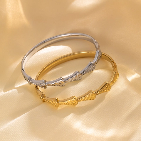 Fan Shaped Skirt Cuff Bangle Stainless Steel Gold Plated Embossed Texture Elegant Simple Luxury Niche Design Jewelry For Women
