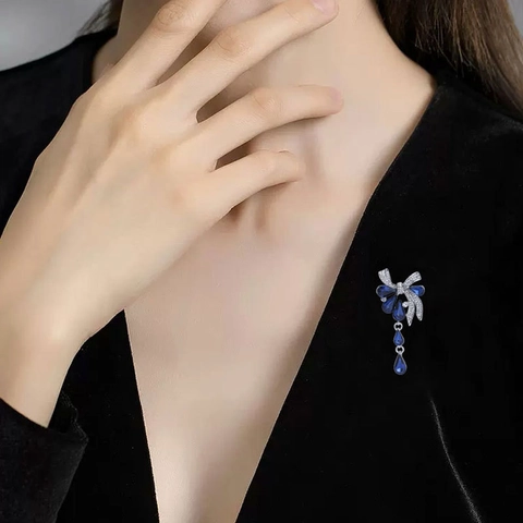 Vintage Bow Brooch Alloy Blue Crystal Water Drop Pendant Palace Style Elegant Breastpin For Women