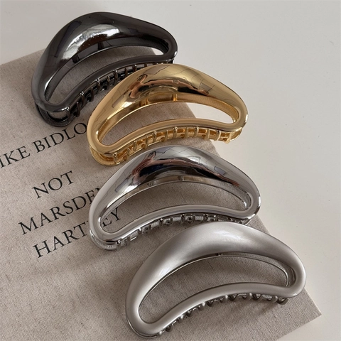 Large Metal Hair Claw Clips Alloy Hollow Out Crescent Moon Shark Clip Elegant Minimalist Hair Accessories For Women Updo