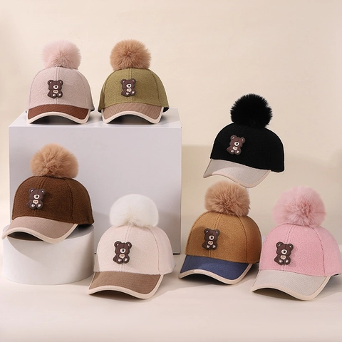 Cappello Da Baseball Bambini Blocchi Di Colore Caldo Lana Sintetica Velluto A Coste Con Toppa Orso Cartone Animato Pompon
