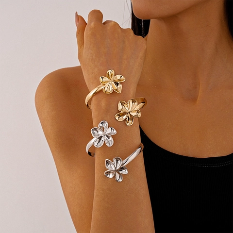 Metall Blumen Offener Armreif Verstellbar Hochglanzpoliert Plumeria Floral Armband Damen Modeschmuck