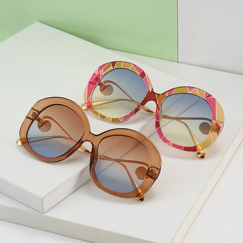 Mode Lunettes De Soleil Rondes Oversize Pour Femmes Monture PC Branches Métalliques Ondulées Décor Künstliche Perle Protection UV400