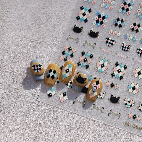 Autocollants Ongles 3D Auto-Adhésifs Feuille Or Motifs Chat Cœur Carreaux Décoration Manucure DIY Style Rétro Mignon