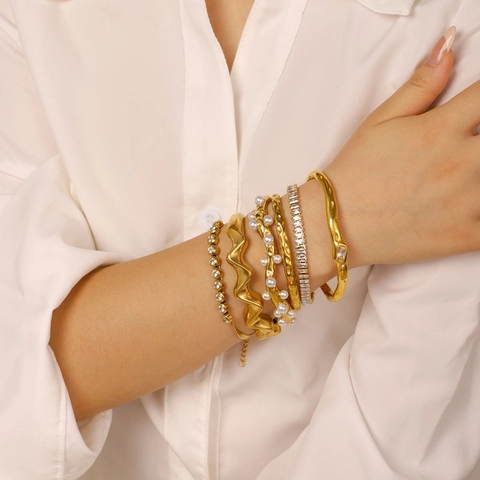 Pulsera Brazalete De Acero Inoxidable Chapado En Oro 18K Mujeres Impermeable Martillado Irregular Circón Perla Artificial Accesorio