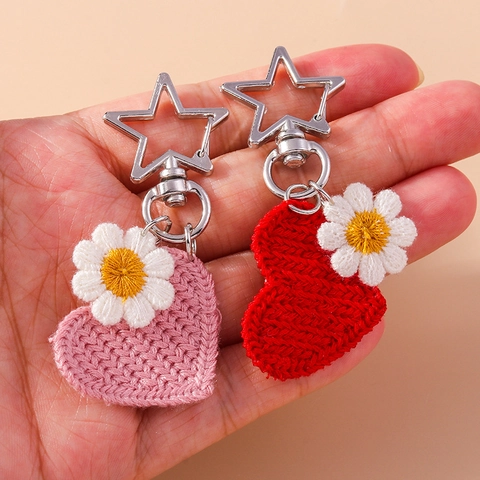 Portachiavi Cuore Lavorato A Maglia Margherita Chiusura Stella Ciondolo Uncinetto Fatto A Mano Accessorio Carino