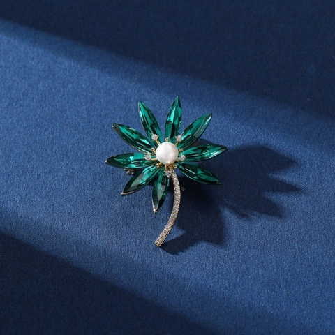 Vintage Emerald Green Flower Brooch For Women Alloy Gold Plated Crystal Faux Artificial Pearl Corsage Pin For Wedding Party Gift