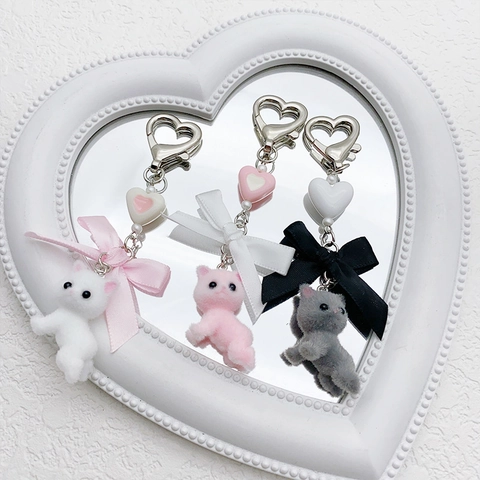 Schattige Gevlokte Kat Sleutelhanger Met Legering Hart Gesp Strik En Hart Kraal Voor Tas Decoratie Meisjesachtige Stijl