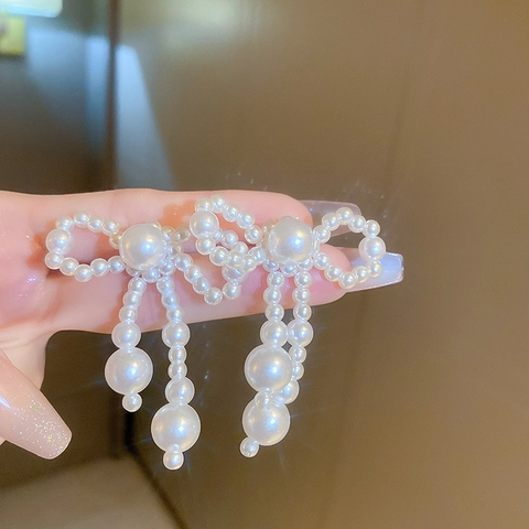 Elegante Schleife Künstliche Perlen Quasten Ohrringe Mit Silbernem Ohrstecker Legierung Modeschmuck Für Frauen