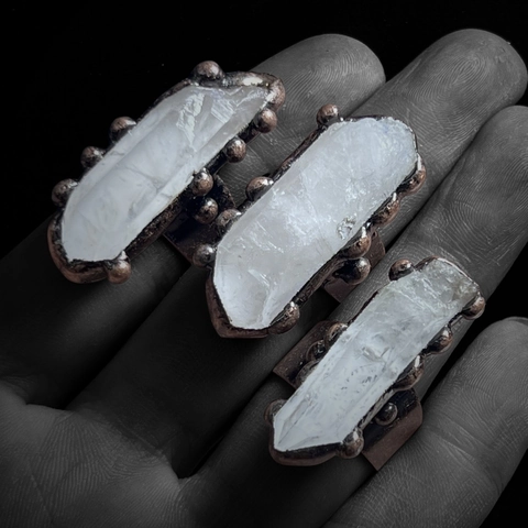Vintage Natur Weiß Kristall Sechseckige Säule Rohstein Offener Ring Bronze Verstellbar Handgefertigt Bohemian Fingerring