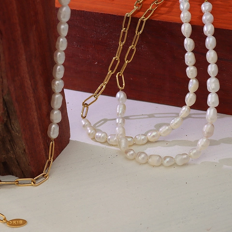 Collana Splicing Moda Francese Placcata Oro 18K Acciaio Al Titanio Perla de Agua Dulce Barocca D'acqua Dolce Mezza Catena Per Donna