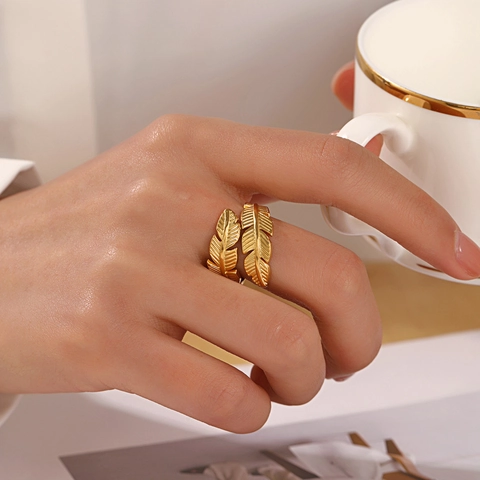 Anillo De Hoja De Pluma De Acero Inoxidable Chapado En Oro Abierto Ajustable Texturizado Estilo Bohemio Para Mujer