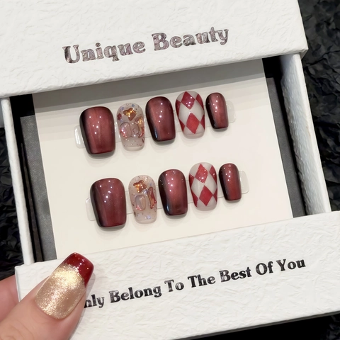 Handmade Press On Nails Wine Red Cat Eye Argyle Pattern Short Coffin Reusable Artificial Nails For Women Elegant Winter Style