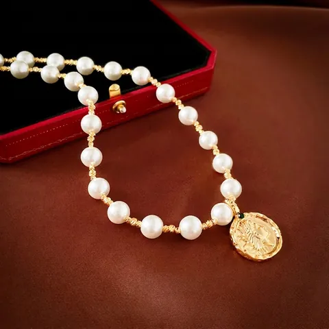 Collier De Künstliche Perles Rétro Avec Pendentif Pièce De Monnaie Portrait En Cuivre Plaqué Or Et Strass Chaîne De Clavicule Élégante Pour Femme