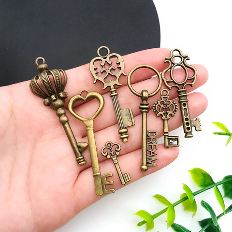 Vintage Antique Bronze Keys Zinc Alloy Charms Pendants For DIY Jewelry Making Crafting Heart Crown Shapes