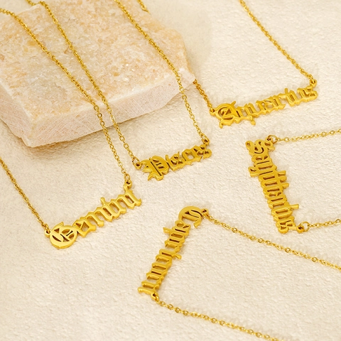 Collana Con Pendente Zodiaco Acciaio Inossidabile Placcato Oro 18K Carattere Inglese Antico Gotico Costellazione Gioielli Donna