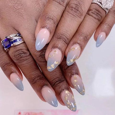 Unghie Finte Forma Mandorla Sfumato Rosa Blu Con Foglia D'oro Stile Ins Manicure Artificiale Per Donne