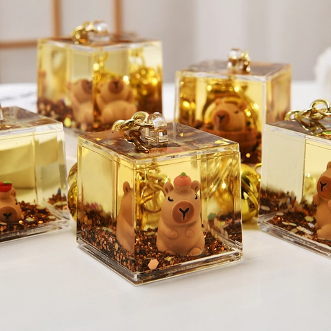 Portachiavi Creativo Capibara con Sabbie Mobili Liquide Ciondolo a Bottiglia Quadrata in Acrilico con Campanello Oro