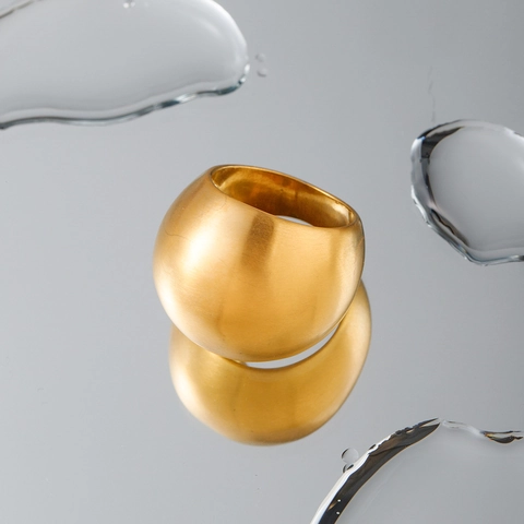 Anillo de Cúpula Ancho de Acero Inoxidable Chapado en Oro de 18K Minimalista para Mujer Acabado Mate Cepillado Retro