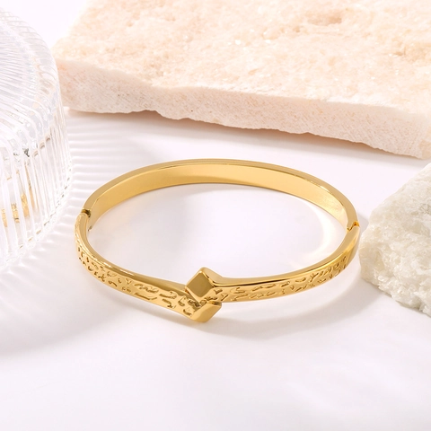 Geometric Rock Texture Hammered Bangle Bracelet For Women 18K Gold Plated Stainless Steel Square Lock INS Style Jewelry