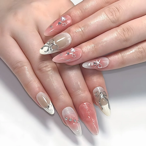 Unghie Finte A Pressione Fiocco Argento 3D Cuore Künstliche Perle Forma Mandorla Dolce Sfumatura Rosa Manicure Artificiale Donne