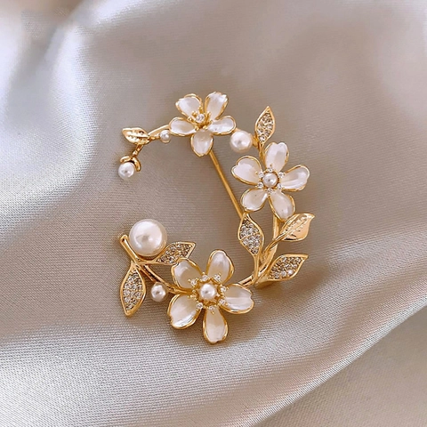 Elegant Floral Pearl Brooch Alloy Gold Plated Rhinestone Brooch Pin Suit Coat Accessories For Women Jewelry
