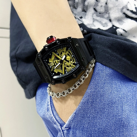 Orologio Al Quarzo Da Uomo Cassa Tonneau Cinturino In Silicone Luminoso Impermeabile Quadrante Maschera Samurai Sport
