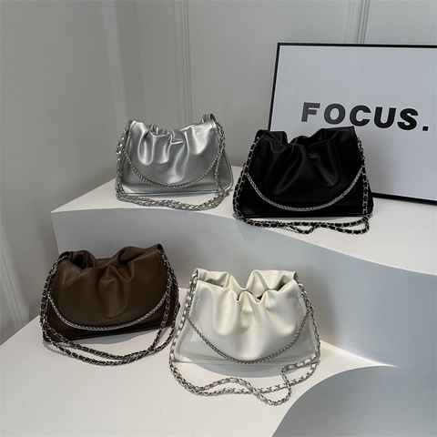 Damen Falten Wolken Tasche Weiches PU Leder Mit Silberner Kette Trendy Koreanischer Stil Umhängetasche Schultertasche