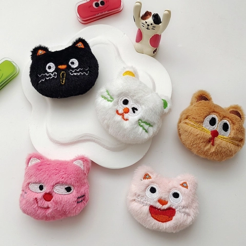 Cute Cartoon Plush Cat Head Brooch Embroidery Faux Fur Animal Face Pin Badge Decorative Accessory For Bag Clothes Hat