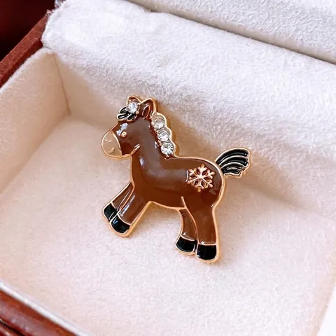 Broche De Póney Vintage Para Mujeres Aleación Esmalte Alfiler De Caballo Con Diamantes De Imitación Joyería Elegante Para Traje