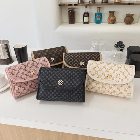 Women Retro Four-Leaf Clover Print Crossbody Bag Fashion PU Leather Small Square Chain Bag Contrast Color Shoulder Bag Casual
